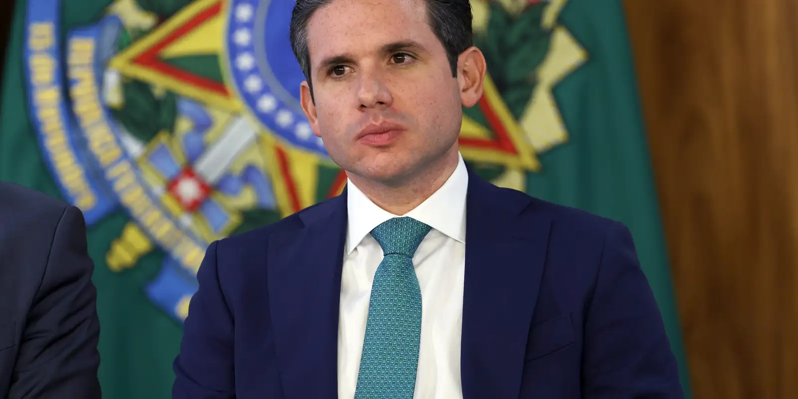 Com fuga de Ramagem, Motta proíbe deputados de votarem do exterior