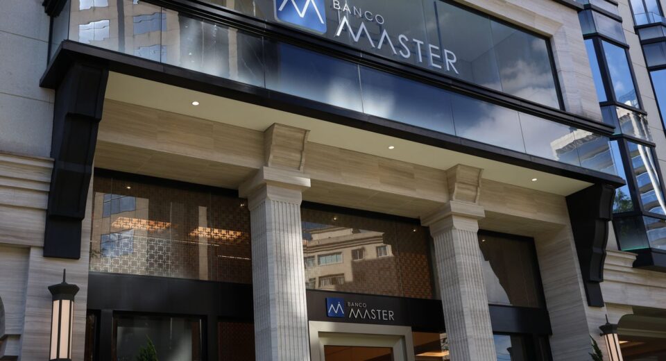 Especialistas alertam para golpes em ressarcimentos do Banco Master