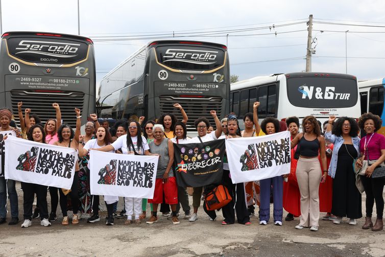 São Paulo (SP), 24/11/2025 –  Saída dos ônibus com mulheres de São Paulo para participar da Marcha das Mulheres Negras em Brasília. Foto: Rovena Rosa/Agência Brasil