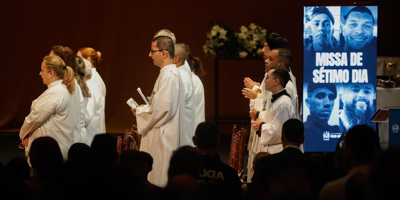 Missa de 7º dia homenageia policiais mortos em operação no Rio