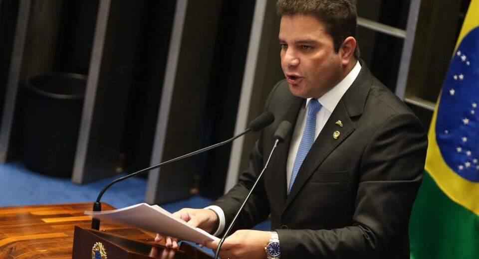 Mendes suspende julgamento de governador do Acre no STJ por 15 dias