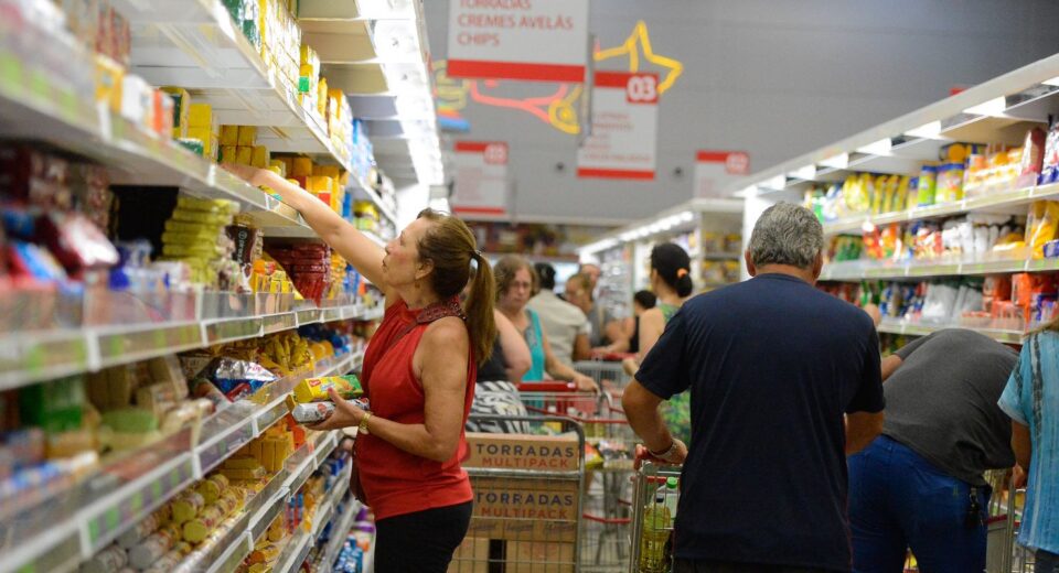 Mudanças no vale-alimentação ajudam a combater inflação , diz Abras