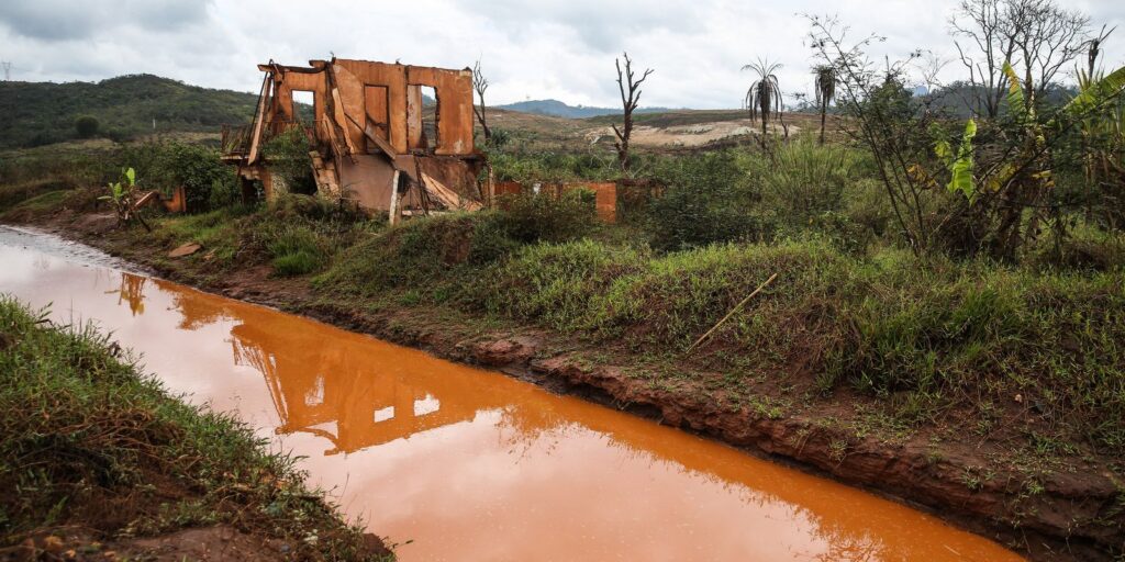 Doce Amargo faz reportagem em quadrinhos sobre desastre em Mariana