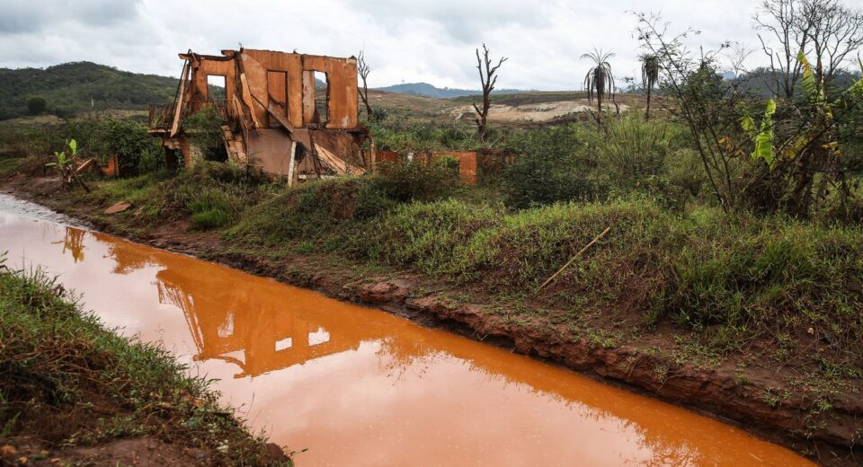 Doce Amargo faz reportagem em quadrinhos sobre desastre em Mariana