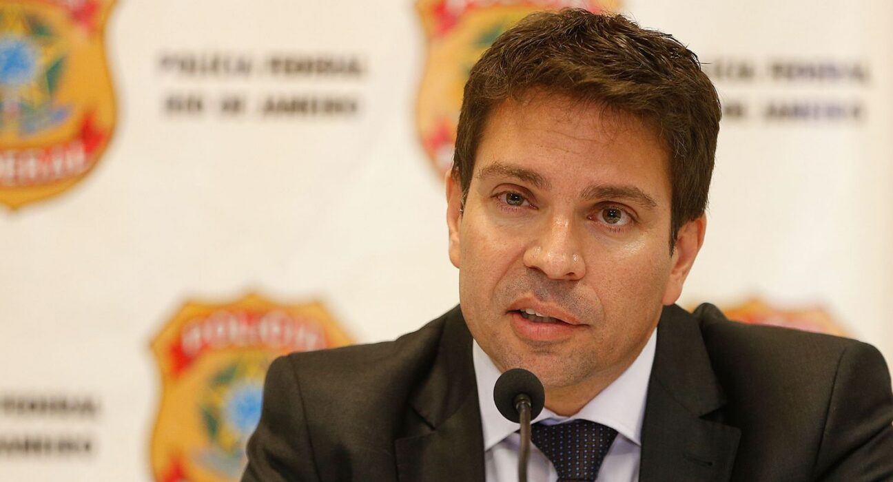 Câmara diz que não foi informada sobre saída de Ramagem do país