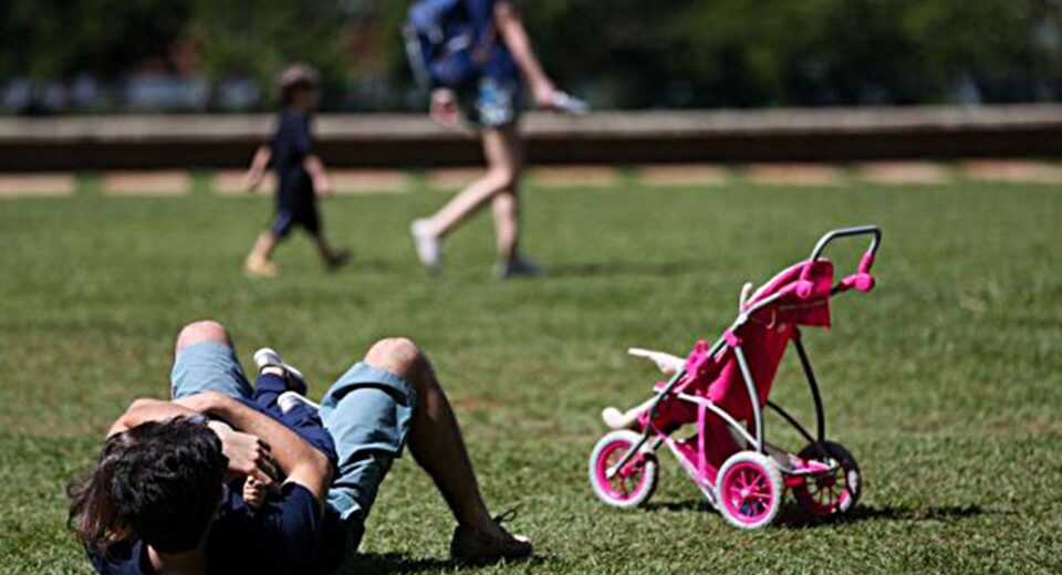Licença-paternidade é avanço, mas ainda é desigual no cuidado infantil