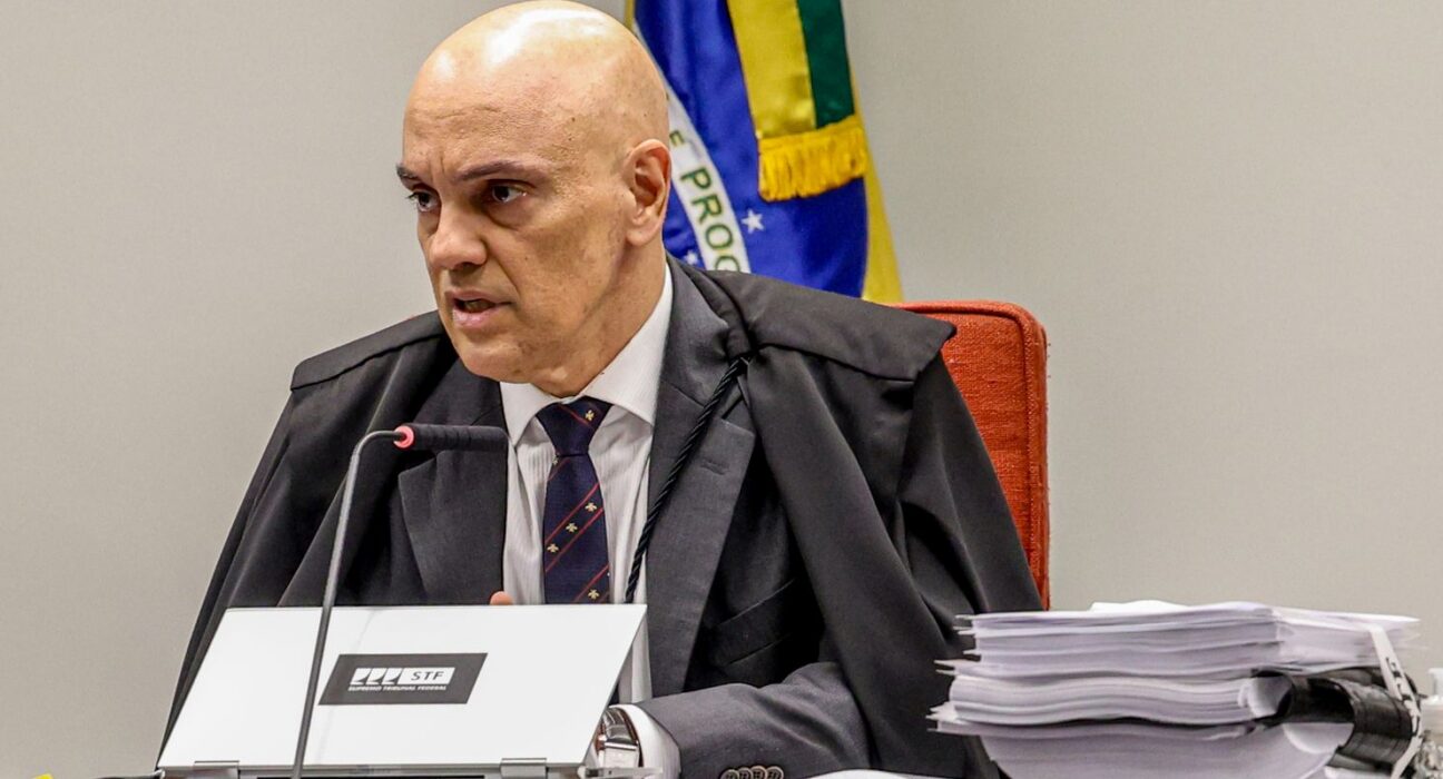 Moraes manda comunicar TSE sobre inelegibilidade de Bolsonaro