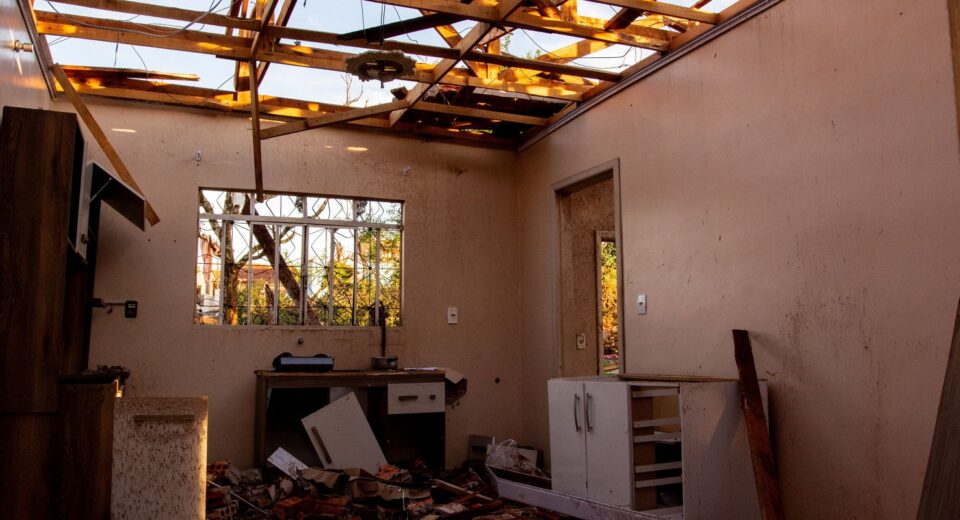 Após tornado, Rio Bonito do Iguaçu começa trabalhos de reconstrução