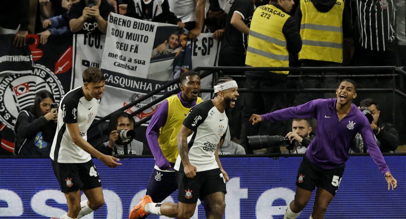 Depay e Yuri Alberto desequilibram e Corinthians vence Majestoso