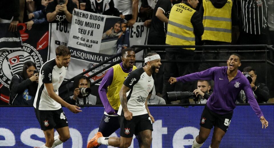 Depay e Yuri Alberto desequilibram e Corinthians vence Majestoso