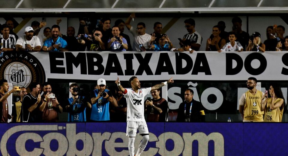 Brasileirão: Neymar marca, Santos vence e deixa zona de rebaixamento