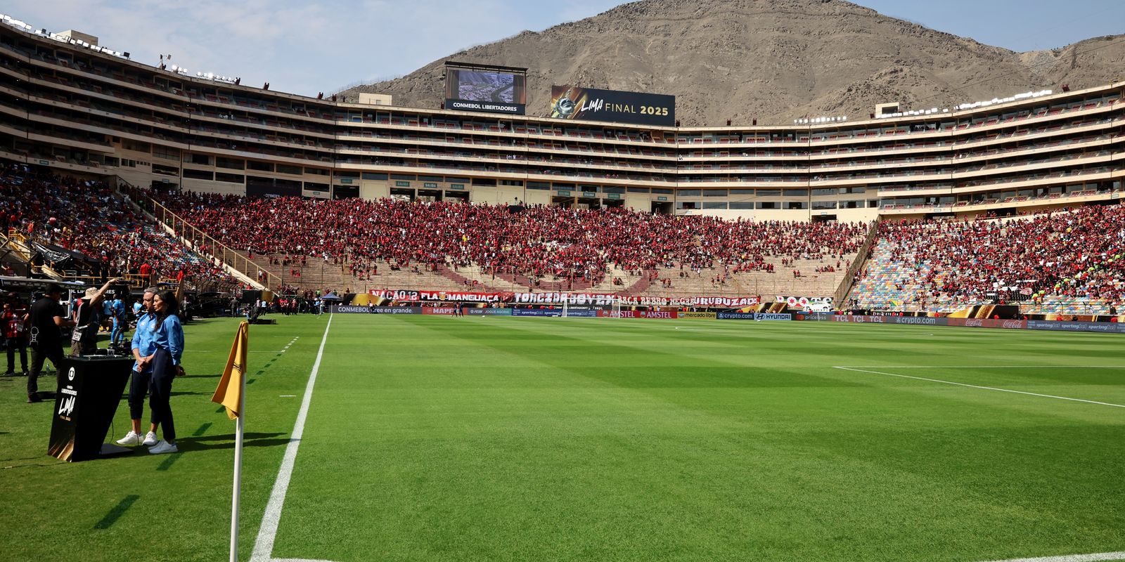 Ônibus atrasa e final da Libertadores começará às 18h30 (de Brasília)