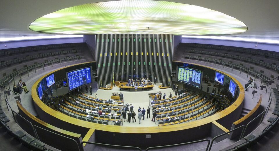 Parlamentares criticam e comemoram prisão preventiva de Bolsonaro