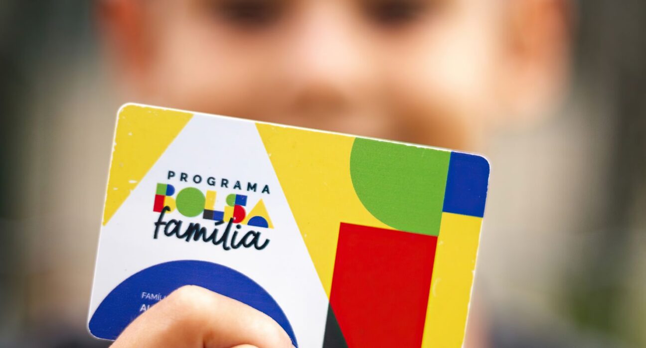 Caixa começa a pagar Bolsa Família de novembro