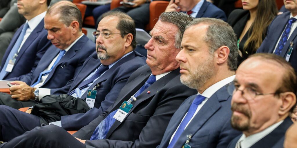 Defesas de Bolsonaro e de outros réus contestam execução das penas 