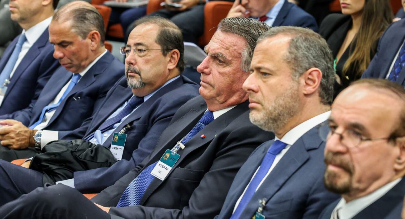 Defesas de Bolsonaro e de outros réus contestam execução das penas 