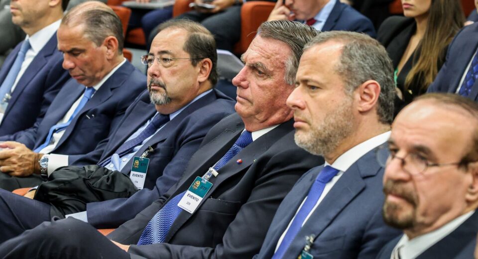 Defesas de Bolsonaro e de outros réus contestam execução das penas