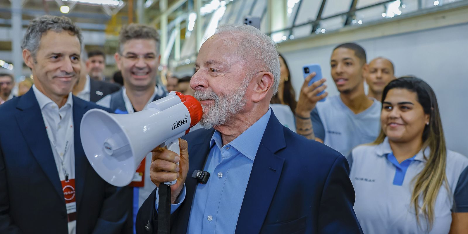Lula assina medida que atualiza Programa de Alimentação do Trabalhador