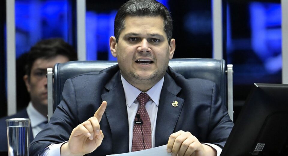 Alcolumbre e Moraes discutem como combater o crime organizado