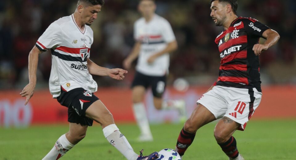 Buscando a liderança do Brasileiro, Flamengo enfrenta o São Paulo