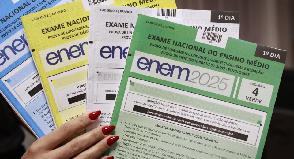 Anulação de 3 questões do Enem ocorre por “precaução”, diz ministro