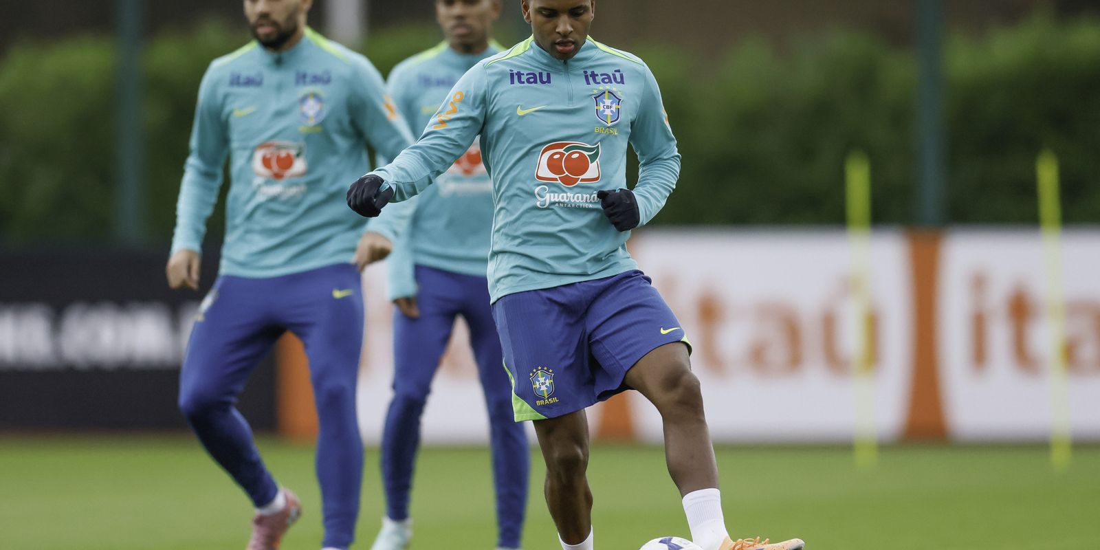 Seleção realizada primeiro treino para amistosos na Europa