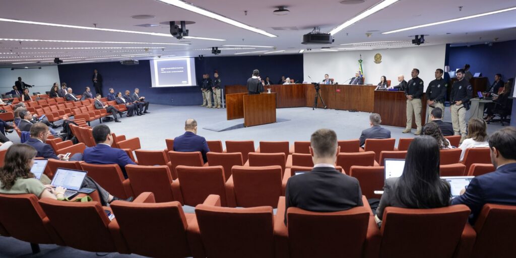 STF retoma julgamento do Núcleo 3 da trama golpista após intervalo
