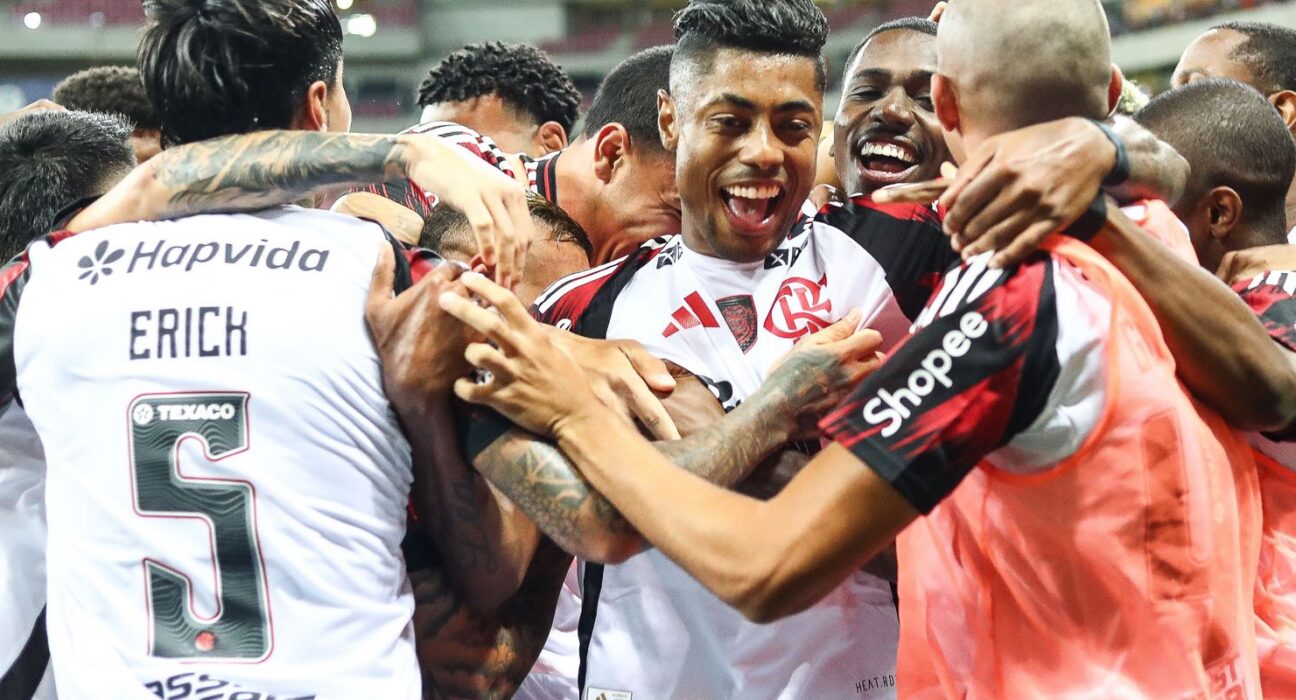 Flamengo goleia Sport e assume liderança; Santos derrota Palmeiras