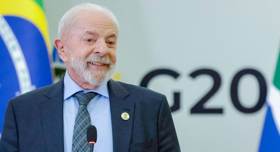 Lula recebe título de doutor honoris causa em Moçambique