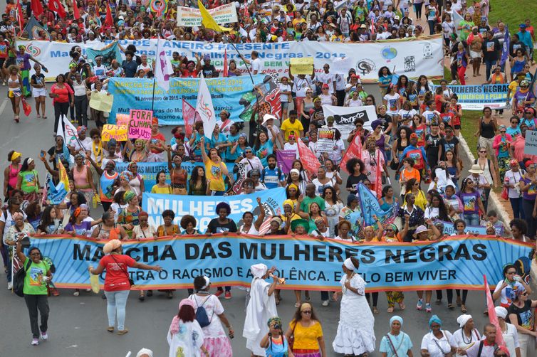 Brasília - Marcha das Mulheres Negras Contra o Racismo, a Violência e pelo Bem Viver em Brasília, reúne mulheres de todos os estados e regiões do Brasil (Marcello Casal Jr/Agência Brasil)