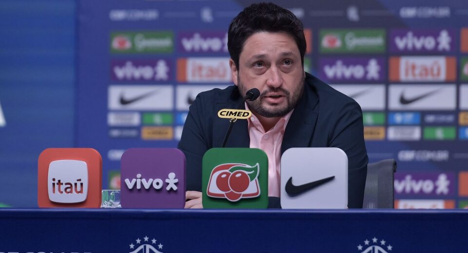 Arthur Elias convoca seleção para últimos amistosos do ano na Europa