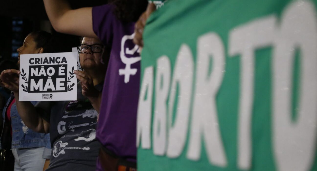 Sociedade pediátrica é contra projeto que dificulta aborto legal