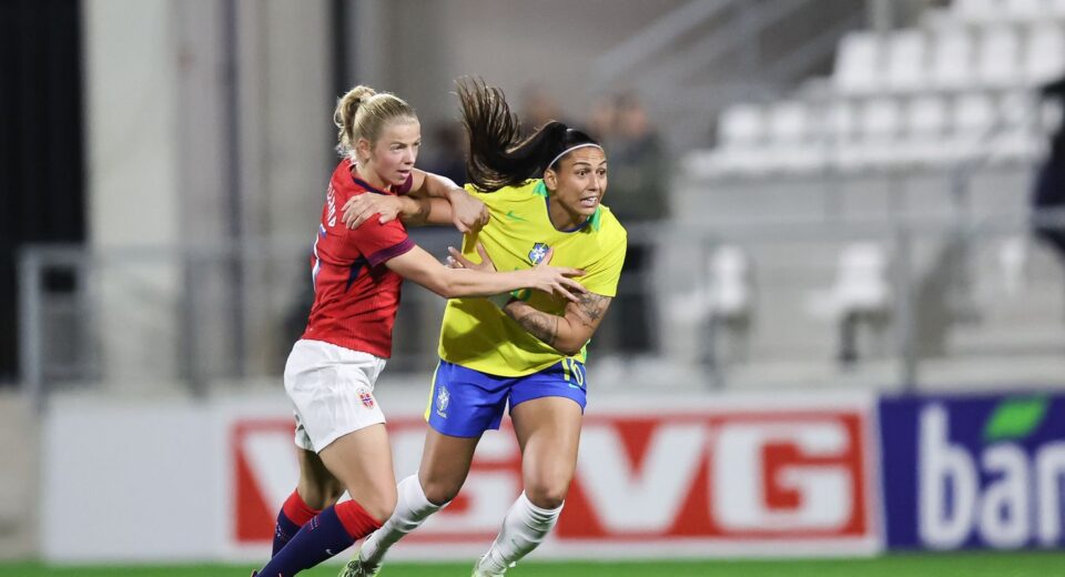 Seleção feminina perde para Noruega em penúltimo compromisso do ano