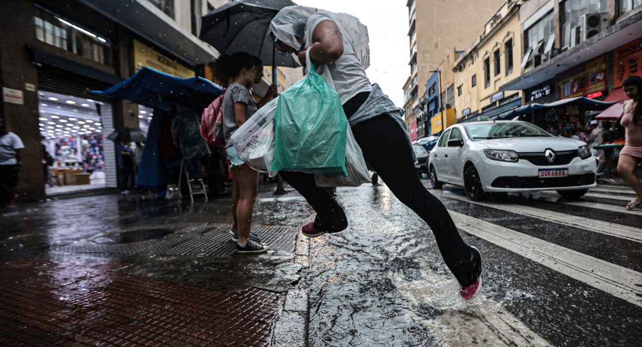 Defesa Civil de São Paulo alerta para fortes tempestades neste sábado