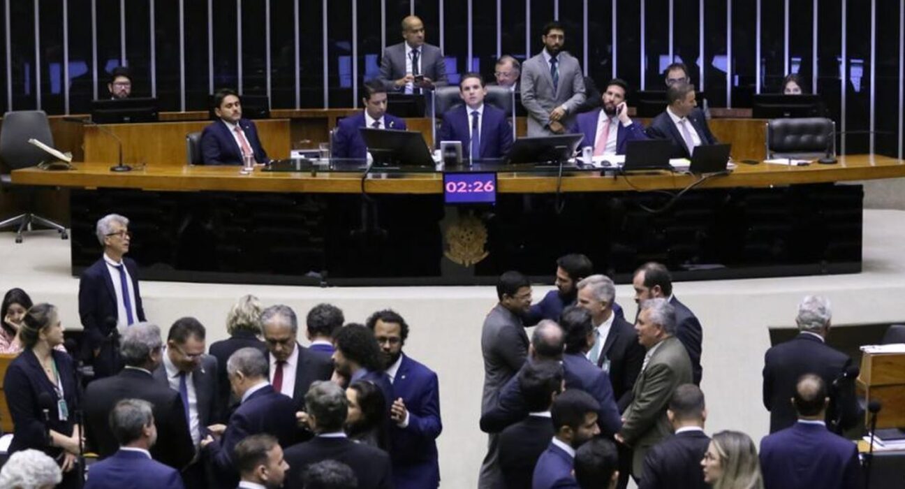 Câmara aprova texto-base do projeto de lei antifacção