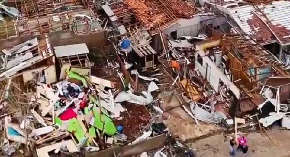 Tornado destrói 90% de cidade no Paraná e causa seis mortes