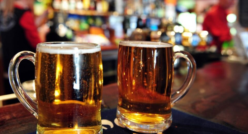 Juiz absolve dez réus da contaminação de cervejas Backer