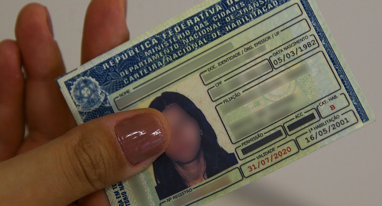 Tentativas de fraudes com documentos mais que dobram de 2022 a 2025