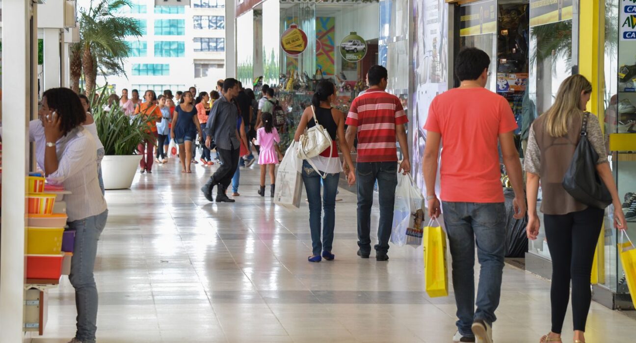 Vendas no comércio caem 0,3% em setembro; quinta queda em seis meses