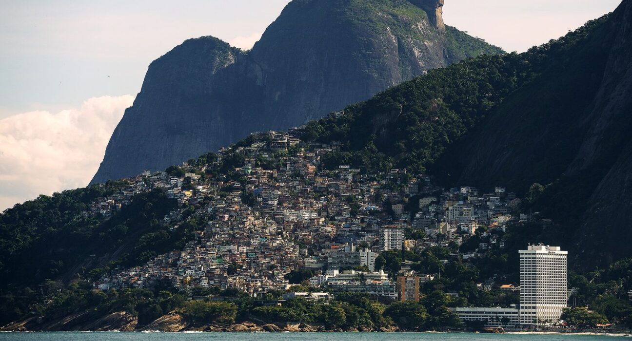 Projeto qualifica mototaxistas de favelas do Rio para atuar no turismo
