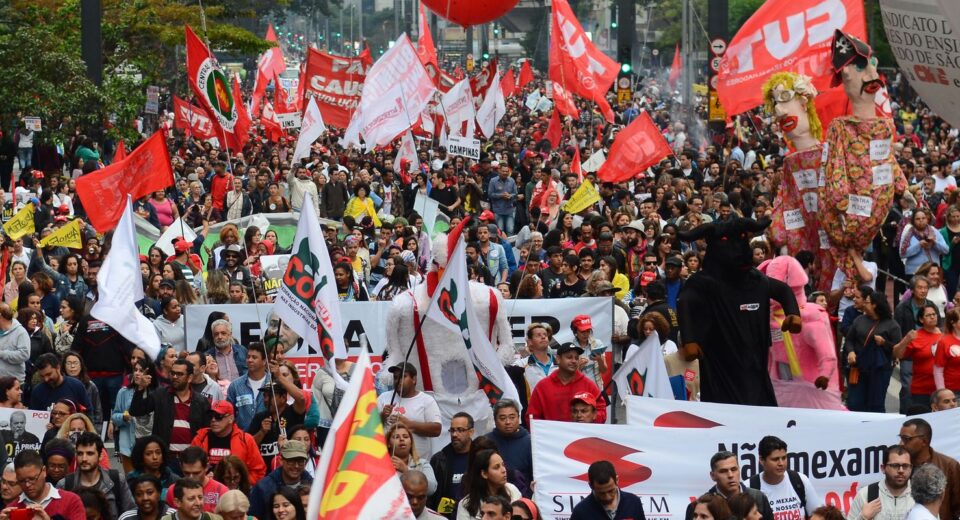 Isenção do IR é vitória dos trabalhadores, dizem centrais sindicais