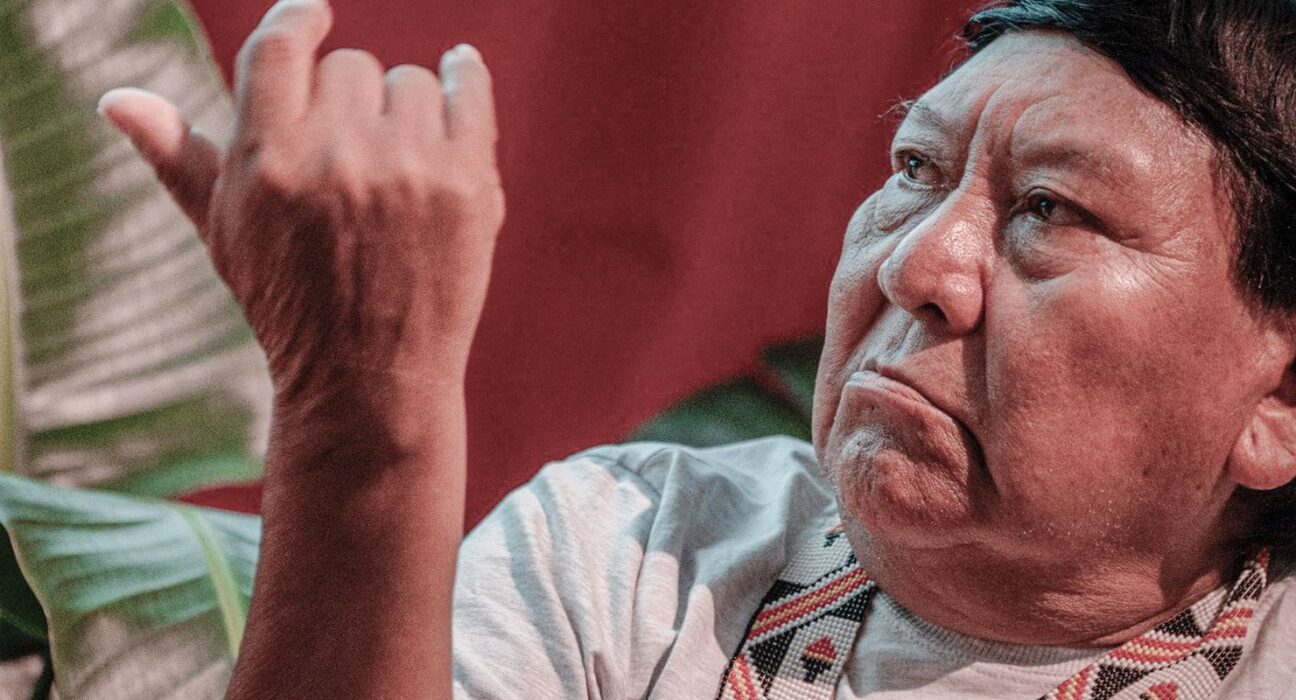 “Enquanto estivermos aqui o céu não cairá”, diz escritor yanomami