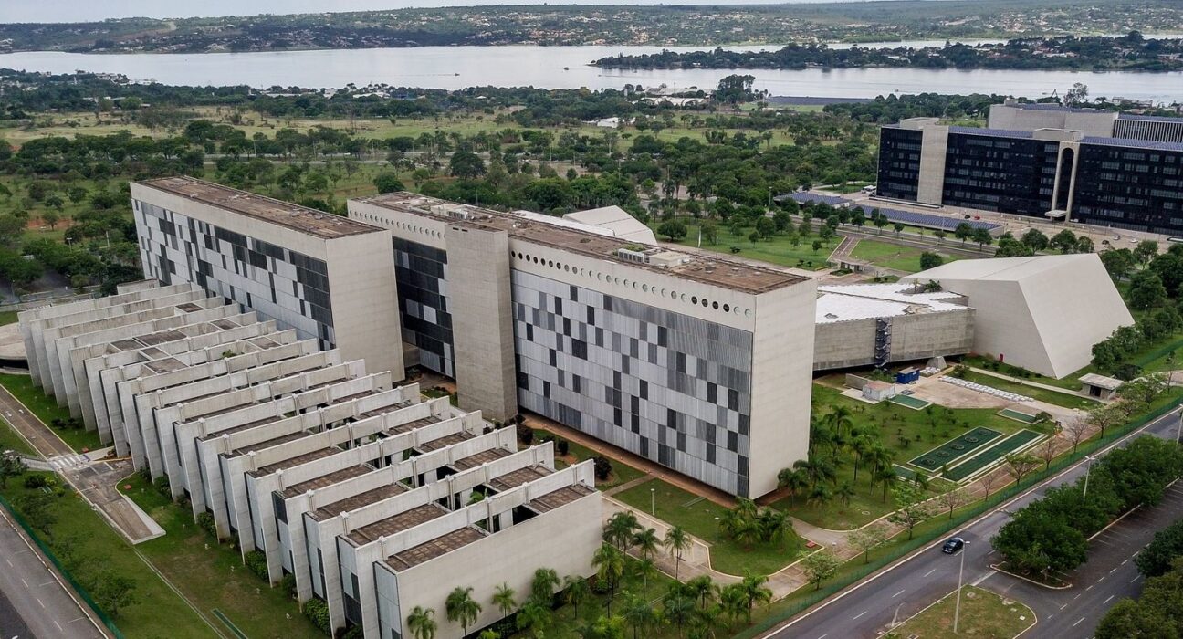 STJ proíbe Forças Armadas de afastar militares por transição de gênero