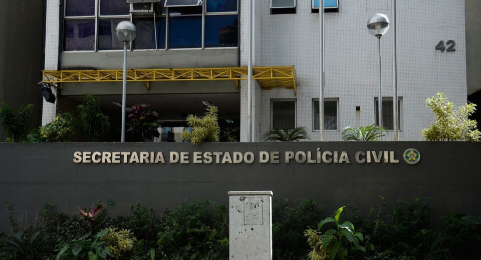 Menino é baleado na perna dentro de escola em operação policial no Rio