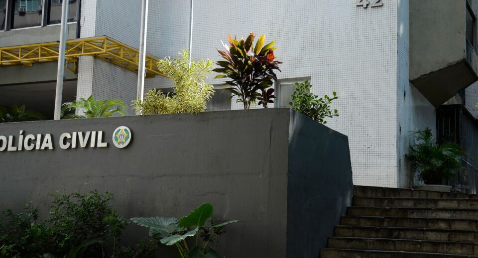 Vereador é preso em operação de combate a barricadas no Grande Rio