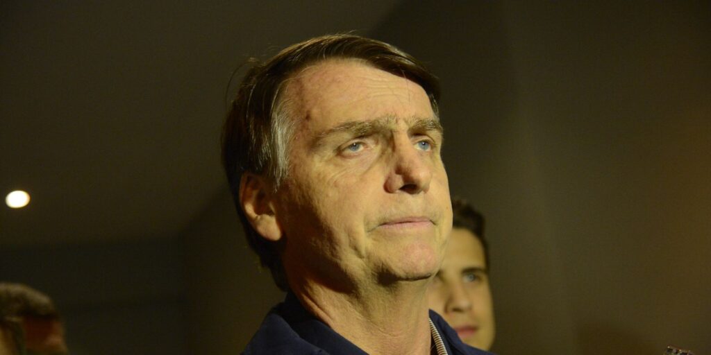 Defesa diz que Bolsonaro não usou celular durante visita de Nikolas