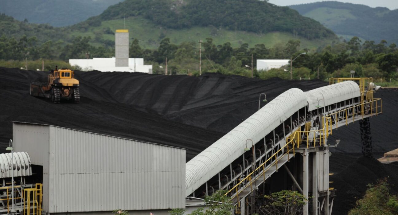 Organizações criticam extensão de subsídios a usinas de carvão mineral