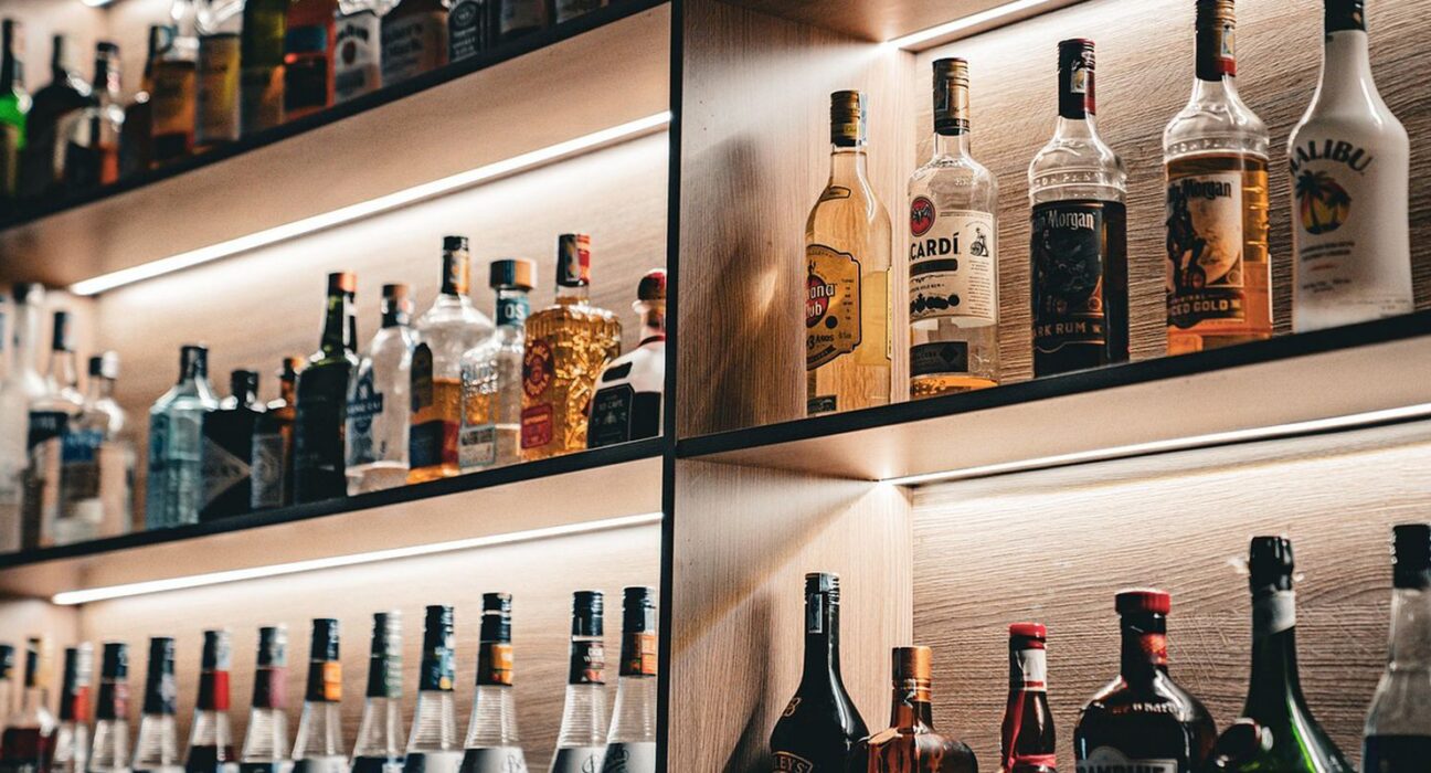 Polícia de SP faz operação contra comércio de bebidas adulteradas