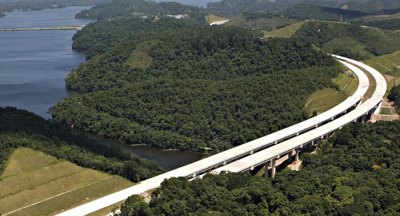 Caminhão interdita Rodoanel em São Paulo e PM é acionada