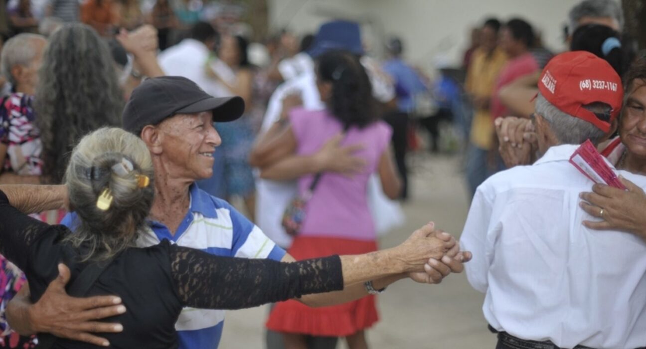 Expectativa de vida no país sobe para 76,6 anos, a maior já registrada